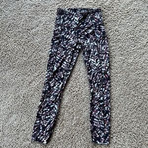 Lululemon cropped patterned leggings!! Size 4